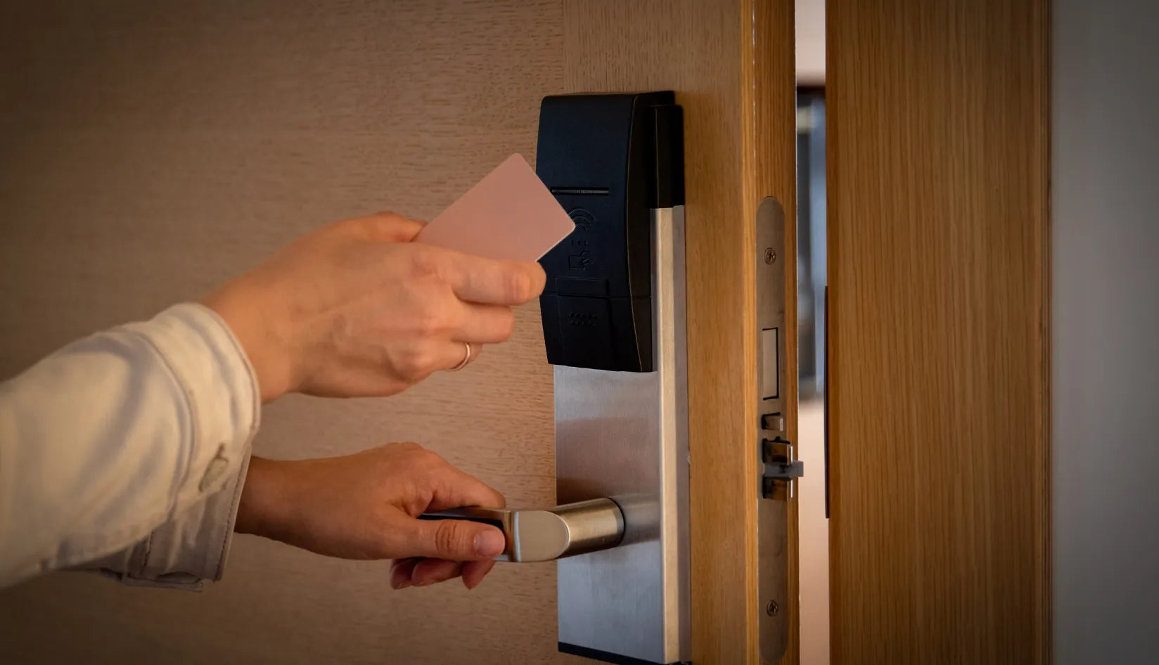 Why RFID Hotel Key Cards Are the Backbone of Modern Hotel Identity Management